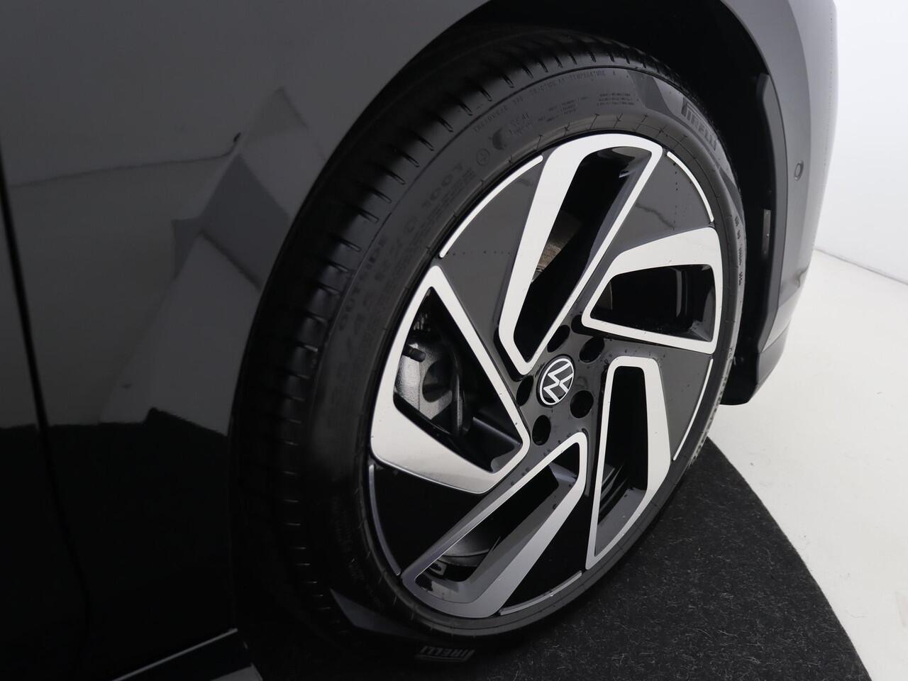 Volkswagen ID ID.7 Tourer Pro Business | Achterbank in ongelijke delen neerklapbaar incl. middenarmsteun en doorlaadmogelijkheid | Afstandscontrolesysteem (Front Assist), met voetgangers- en fietsersherkenning | Automatische afstandsregeling (Adaptive Cruise Control)