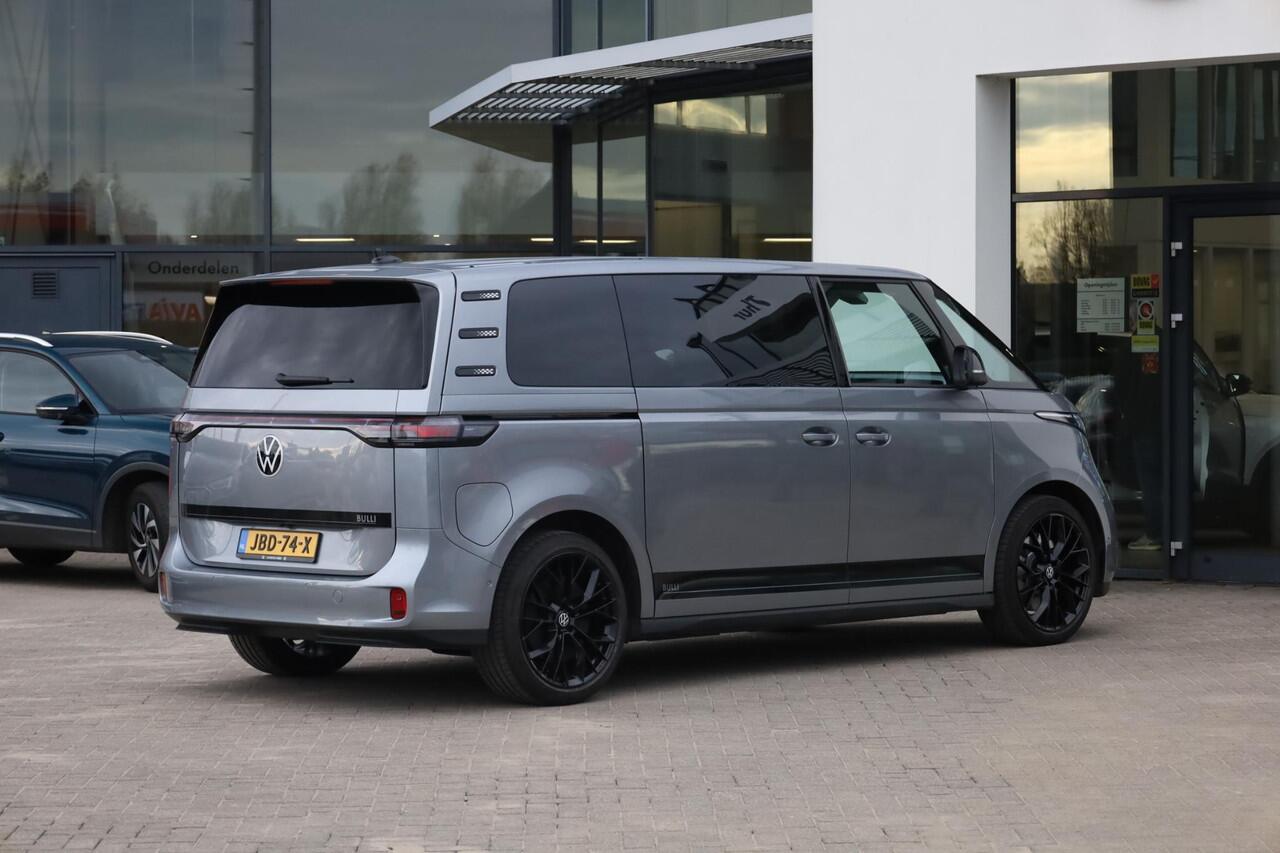 Volkswagen ID. Buzz Pro Bulli 86 kWh LWB 7p. LET OP! Alleen demonstratie auto 286PK / 210kW, 7 persoons, warmtepomp, LED Matrix IQ.Light, rondomzichtcamera, Keyless Entry & Go, Apple Carplay & Android Auto, dynamische grootlichtassistent, adaptive cruise control met Stop&Go 