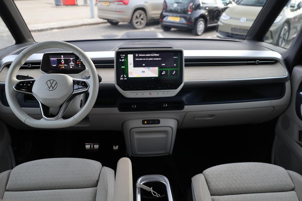 Volkswagen ID. Buzz Pro 8 Intro 77kWh 204PK / 150kW, Achteruitrijcamera (rear view), elektrisch uitklapbare trekhaak, DAB+, Lane Assist, adaptieve cruise control (acc), grootlichtassistent, 21'' LMV, draadloos telefoon opladen, geluidsimulator, verwarmbare vooruit, Apple Car