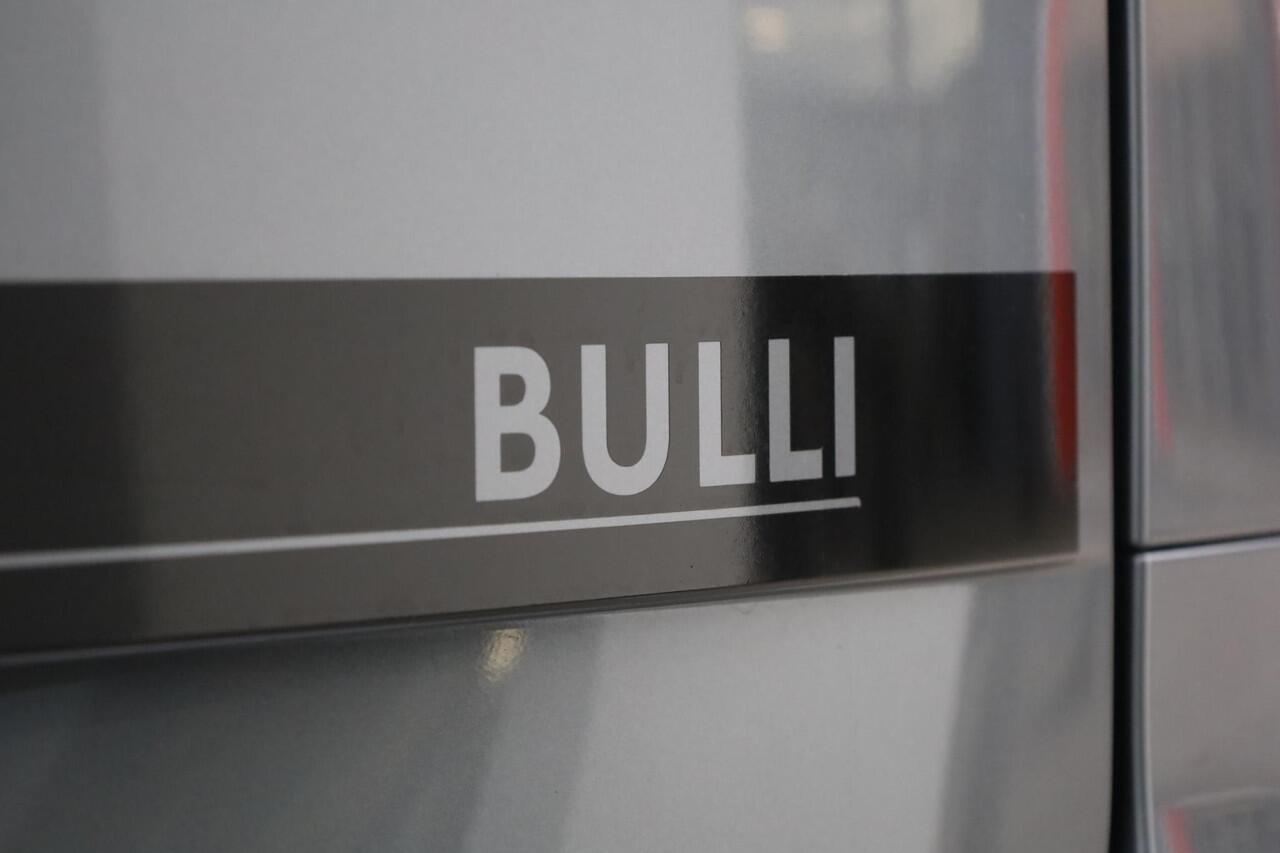 Volkswagen ID. Buzz Pro Bulli 86 kWh LWB 7p. LET OP! Alleen demonstratie auto 286PK / 210kW, 7 persoons, warmtepomp, LED Matrix IQ.Light, rondomzichtcamera, Keyless Entry & Go, Apple Carplay & Android Auto, dynamische grootlichtassistent, adaptive cruise control met Stop&Go 