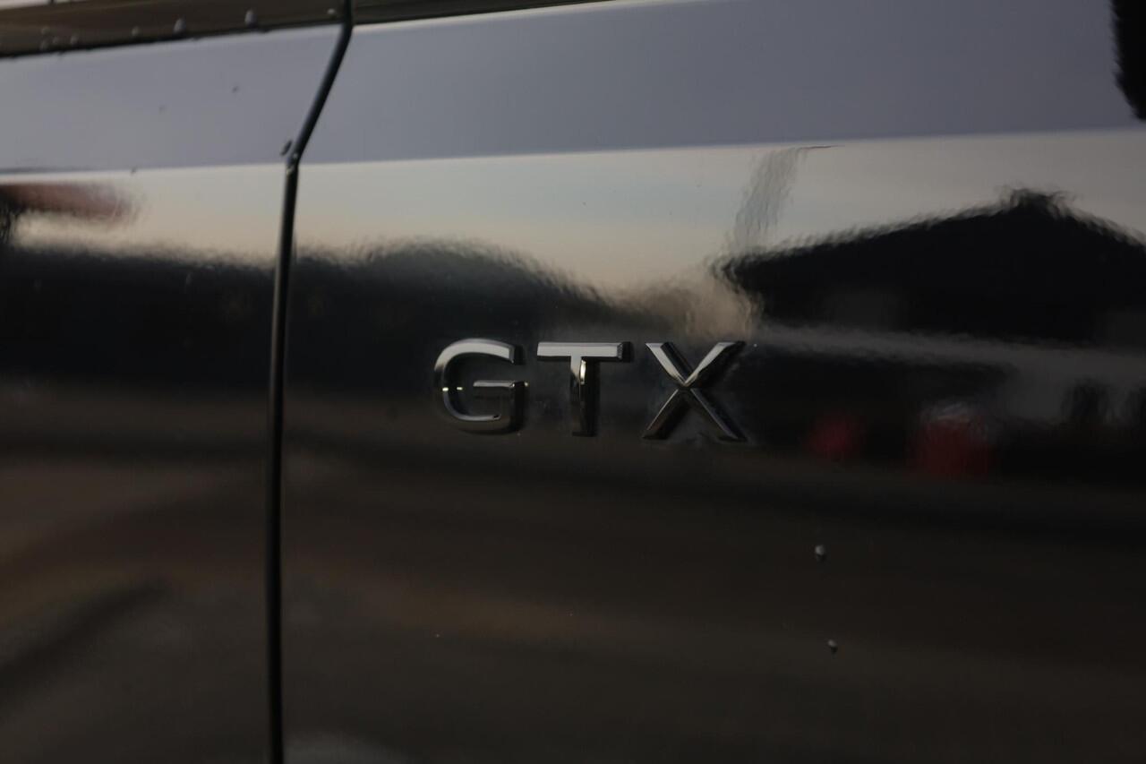 Volkswagen ID. Buzz GTX 86 kWh LWB 7p. PL ¤1294 p/m* 340PK / 250kW 4-motion, LED Matrix (IQ.Lights), warmtepomp, design pakket plus (panoramadak), assistance pakket plus (alarm, keyless start & entry, dodehoekdetectie (side assist), cruise control adaptief (acc) met Stop&Go 