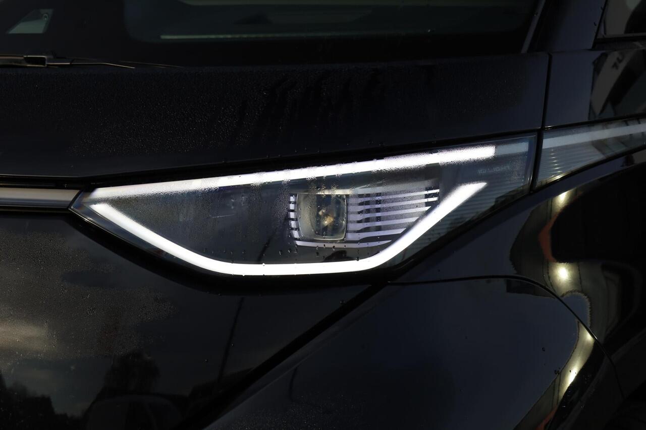 Volkswagen ID. Buzz GTX 86 kWh LWB 7p. PL ¤1294 p/m* 340PK / 250kW 4-motion, LED Matrix (IQ.Lights), warmtepomp, design pakket plus (panoramadak), assistance pakket plus (alarm, keyless start & entry, dodehoekdetectie (side assist), cruise control adaptief (acc) met Stop&Go 