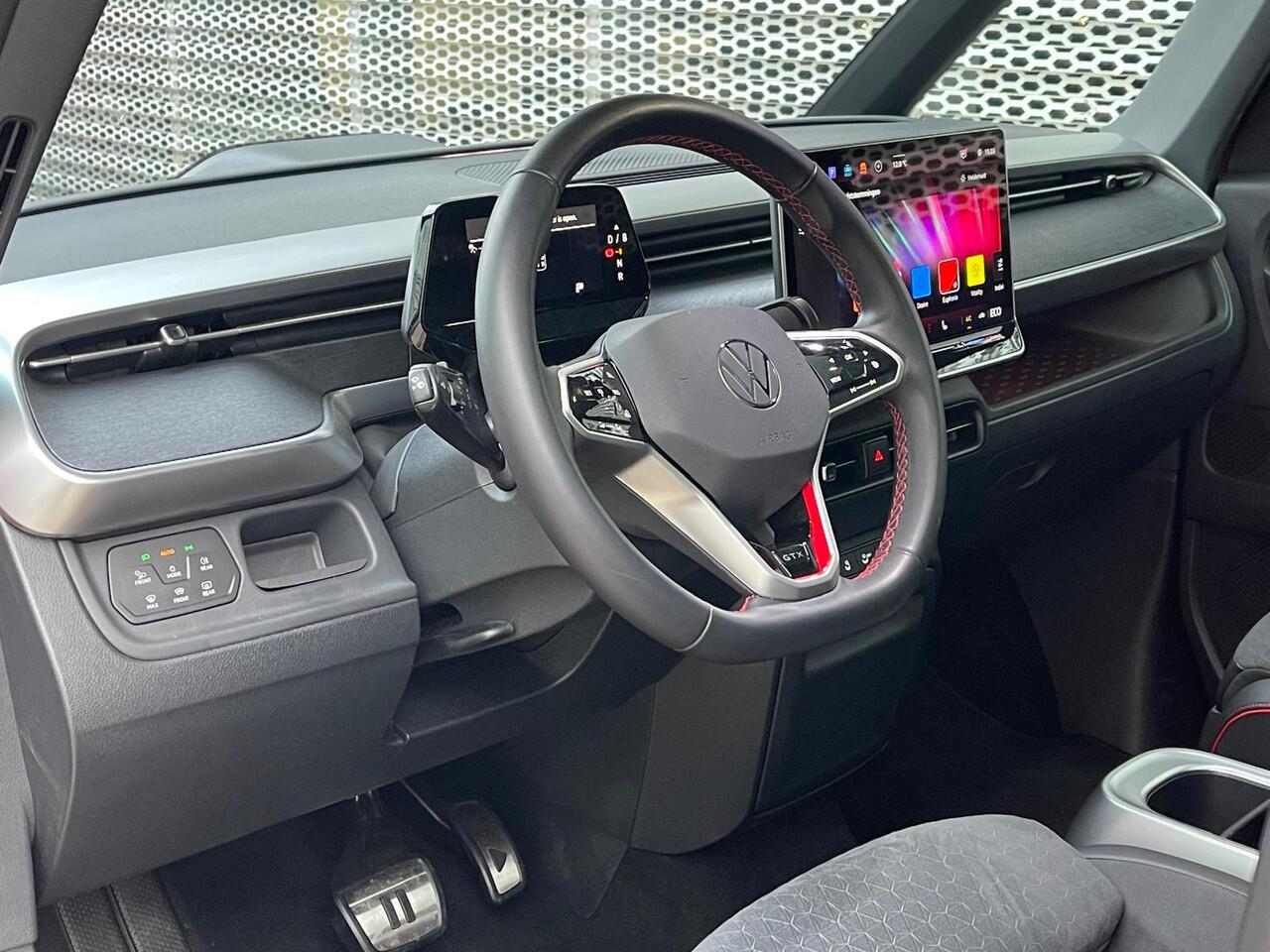 Volkswagen ID. Buzz GTX 86 kWh 340PK LWB 7p. / Glazen Dak / Trekhaak / 21''LMV / VW