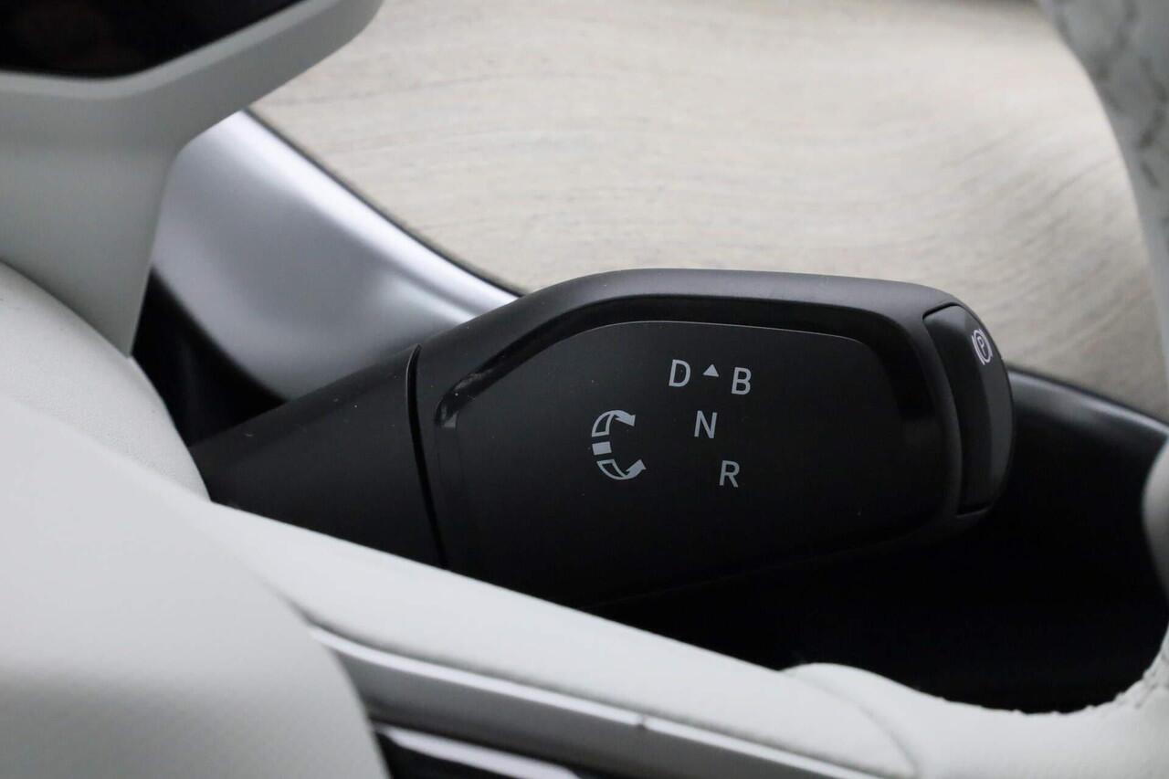 Volkswagen ID. Buzz 1st 77kWh 204 pk | IQ Light | Stuur-/stoelverwarming | Achteruitrijcamera | Navigatie | Adaptive Cruise