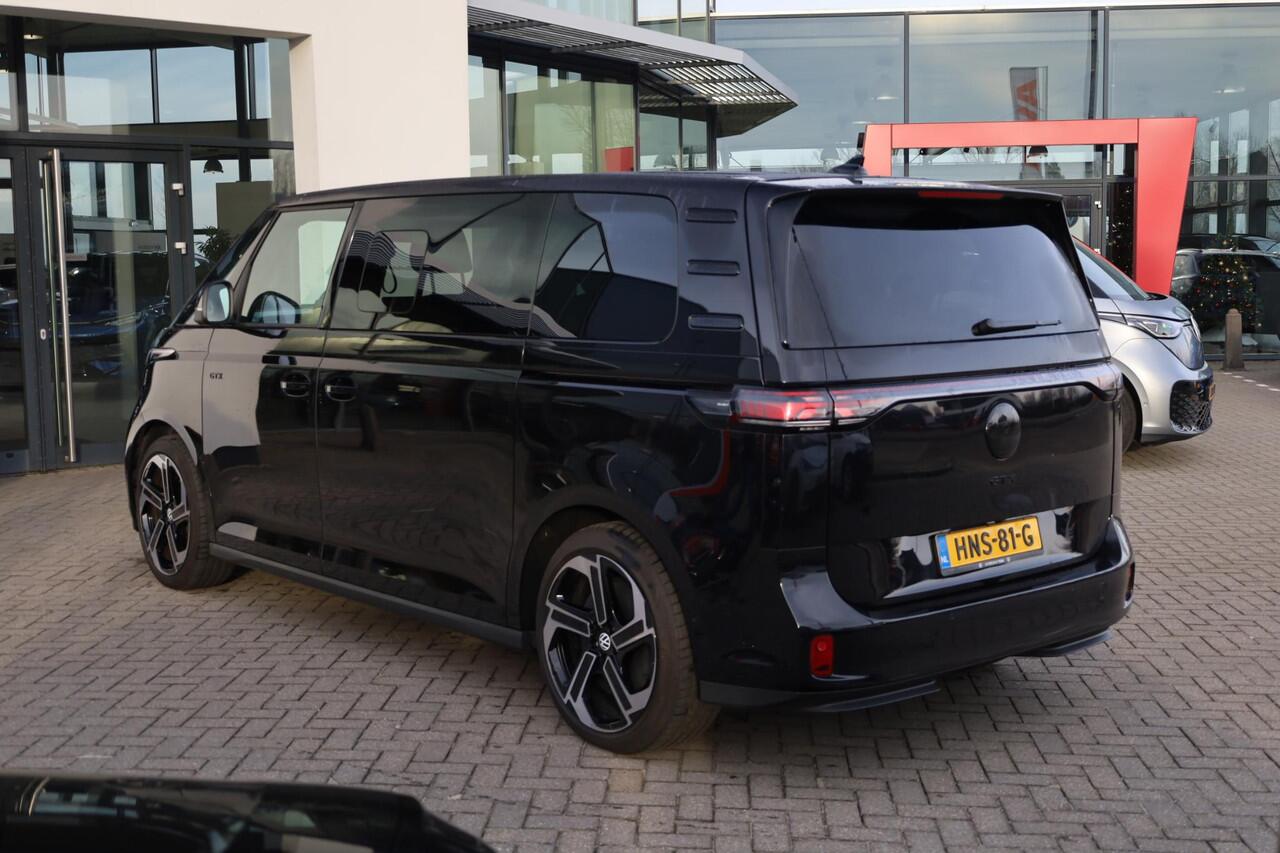 Volkswagen ID. Buzz GTX 86 kWh LWB 7p. PL ¤1294 p/m* 340PK / 250kW 4-motion, LED Matrix (IQ.Lights), warmtepomp, design pakket plus (panoramadak), assistance pakket plus (alarm, keyless start & entry, dodehoekdetectie (side assist), cruise control adaptief (acc) met Stop&Go 