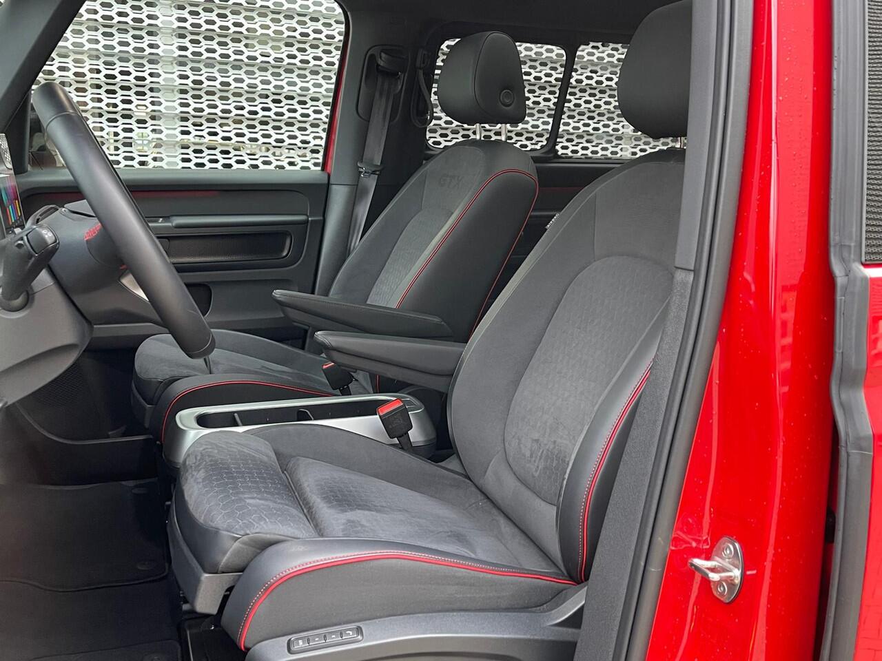 Volkswagen ID. Buzz GTX 86 kWh 340PK LWB 7p. / Glazen Dak / Trekhaak / 21''LMV / VW