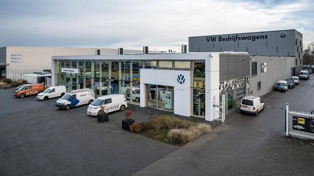 Volkswagen ID. Buzz Cargo Anniversary Edition 286pk 86kWh > Gelimiteerde editie; netto prijs excl. BTW en kosten rijklaarmaken < | Climatronic | Achterdeuren | Trekhaak |