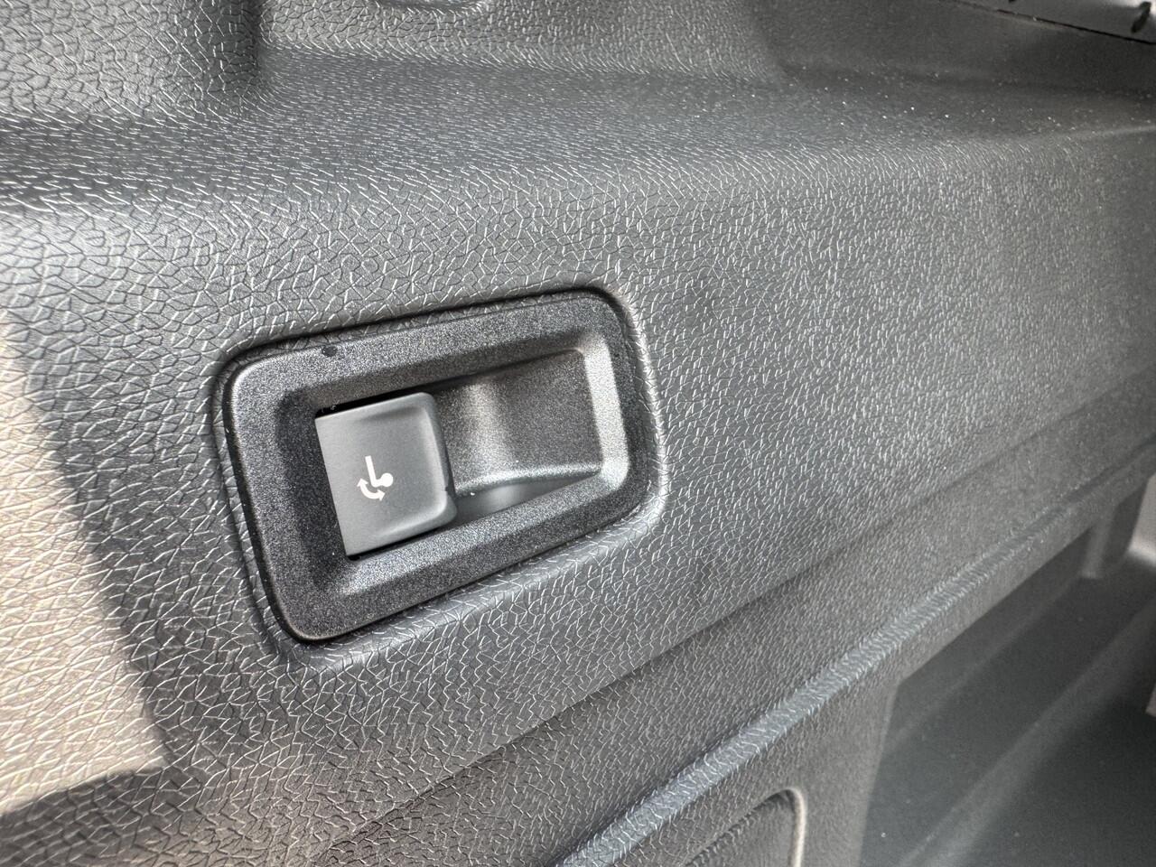 Volkswagen ID. Buzz Cargo LEASE EDITION **850EU per maand!** 79 kWh 286 PK | Trekhaak | 3 Zits | App Connect | Camera