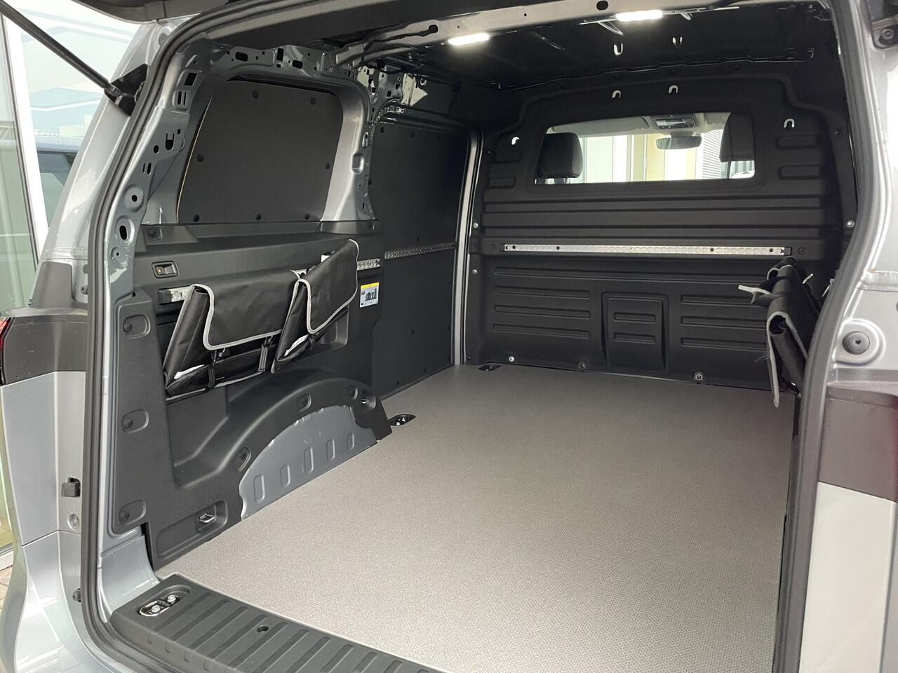 Volkswagen ID. Buzz Cargo Demo edition 286PK RWD | Trekhaak | 2 zits | LED MATRIX |