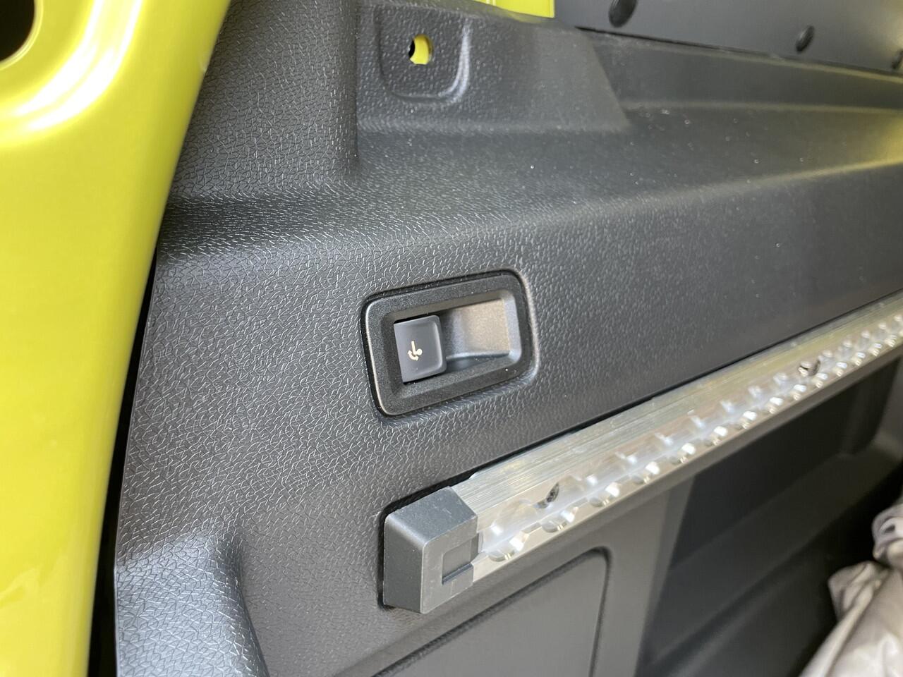 Volkswagen ID. Buzz Cargo Bulli edition 79 kWh Actieprijs! | 360 Camera | App Connect | Trekhaak | 3 Zits