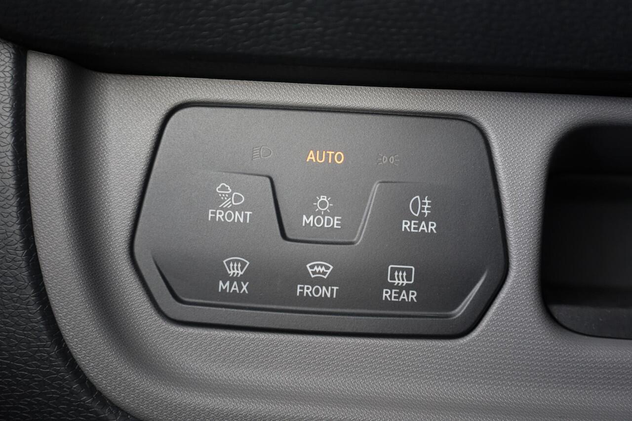 Volkswagen ID. Buzz Cargo Anniversary Edition 79 kWh achterdeuren 2 x schuifdeur 360 graden camera climatronic 2 zone 2 x voorstoel met armleuning multimedia pakket plus open en close pakket met keyless entry alarm trekhaak