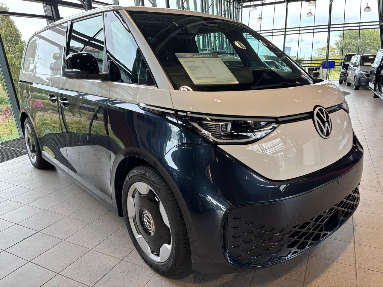Volkswagen ID. Buzz Cargo Bedrijfswagens Anniversary Edition Elektromotor 210 kW (286 pk) | Anniversary Edition | Achterlichten LED, luxe uitgevoerd incl. dynamische knipperlichten | Hoge scheidingswand met vaste ruit en dimbare binnenspiegel | Bluetooth telefoonvoorbereiding incl