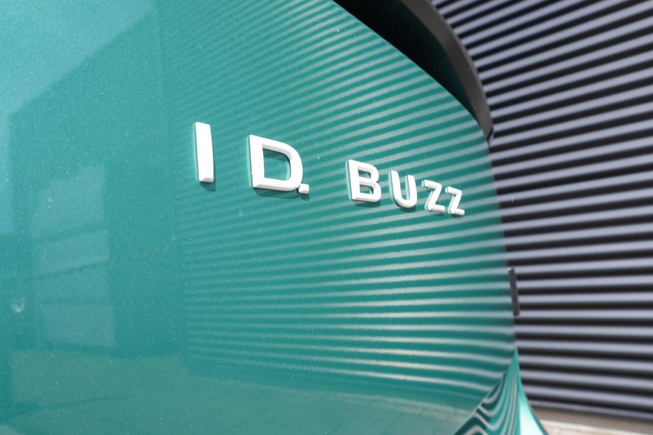 Volkswagen ID. Buzz Cargo ID. Buzz Cargo 340 pk 4-Motion, Anniversary Edition, Glass look panelen, Frontlip, Ondergrille hoogglans zwart, Navigatie, Achterdeuren zonder ruit, Trekhaak