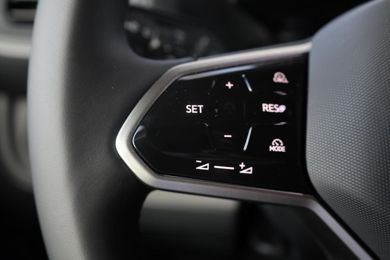 Volkswagen ID. Buzz Cargo Anniversary Edition 79 kWh achterdeuren 2 x schuifdeur 360 graden camera climatronic 2 zone 2 x voorstoel met armleuning multimedia pakket plus open en close pakket met keyless entry alarm trekhaak