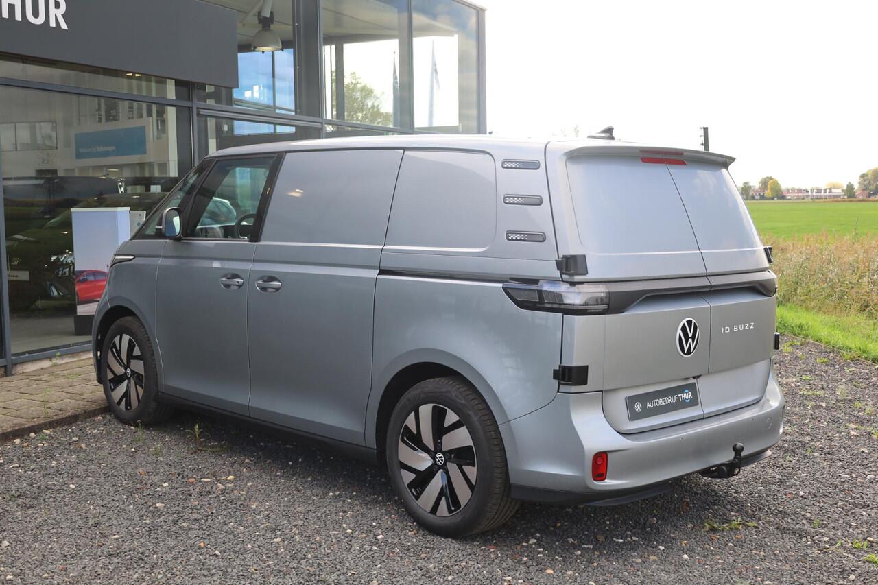 Volkswagen ID. Buzz Cargo Anniversary Edition 79 kWh achterdeuren 2 x schuifdeur 360 graden camera climatronic 2 zone 2 x voorstoel met armleuning multimedia pakket plus open en close pakket met keyless entry alarm trekhaak