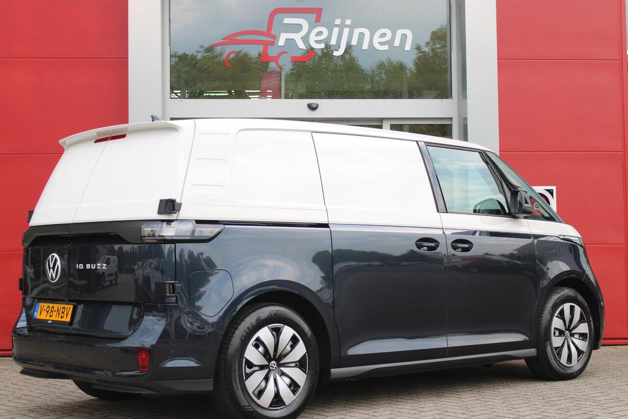Volkswagen ID. Buzz Cargo 79 kWh | TREKHAAK ELEKTRISCH WEGKLAPBAAR | LAADRUIMTE PAKKET | STOEL/VOORRUIT VERWARMING | ELEKTRISCH BEDIENBARE SCHUIFDEUR | NAVIGATIE DISCOVER PRO | DRAADLOZE APPLE CARPLAY/ANDROID AUTO | CLIMATE CONTROL | ACHTERUITRIJ CAMERA | DODEHOEK DETECTIE | ADAPT