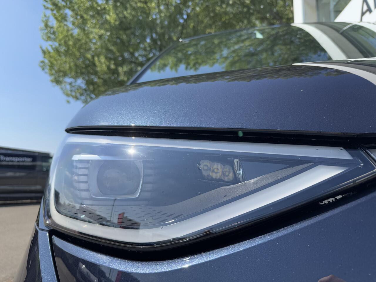 Volkswagen ID. Buzz Cargo Bulli edition 340PK 4MOTION | Trekhaak 1.800KG trekken | 2 zits | 360 graden camera |