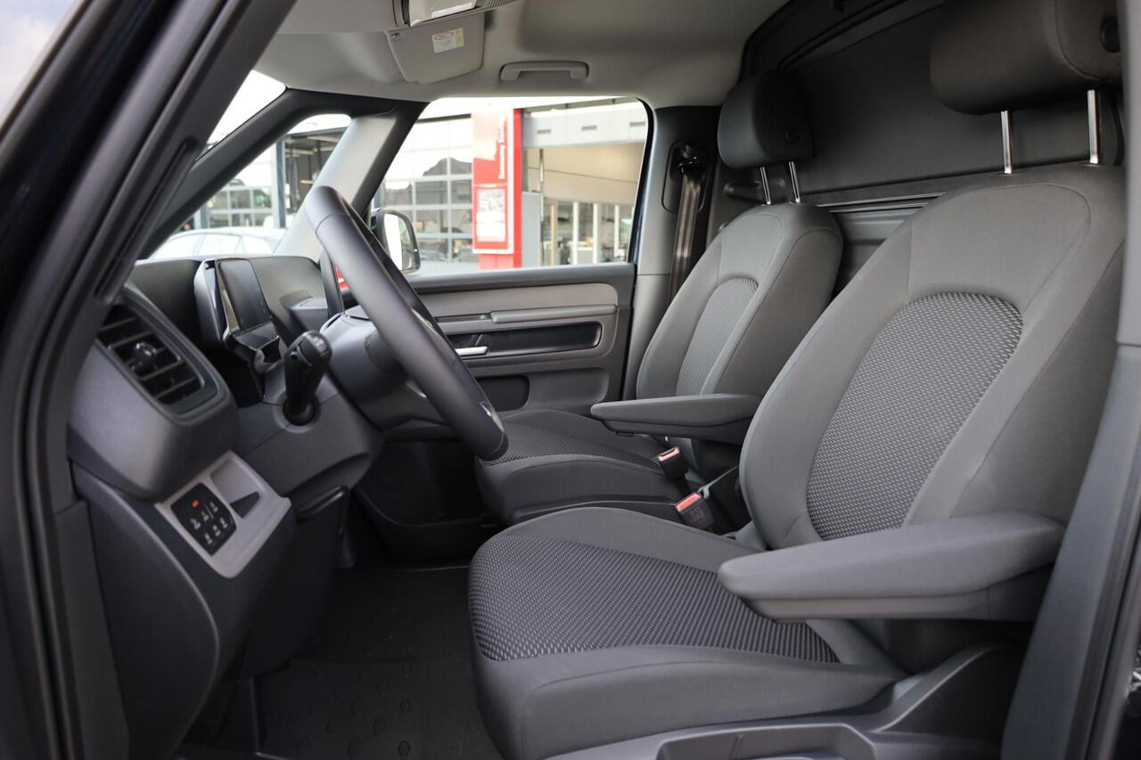 Volkswagen ID. Buzz Cargo Anniversary Edition 79 kWh 286PK / 210kW LED Matrix IQ.Light, achteruitrijcamera, verwarmbare voostoelen, Apple Carplay & Android Auto, trekhaak elektr. uitklapbaar, dynamische grootlichtassistent, schuifdeur rechts, adaptive cruise control met Stop & Go,