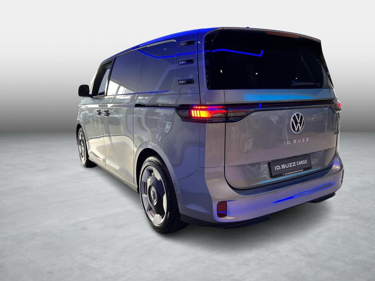 Volkswagen ID. Buzz Cargo Bedrijfswagens Anniversary Edition 4M 340 pk 250 kW elektromotor | 4 Motion | Achteruitrijcamera (Rear View) inclusief 360 graden camera (Area View) | Assistance Pakket Plus | Digitale radio-ontvangst (DAB+) | Navigatie 'Discover Pro' | Anniversary Editio