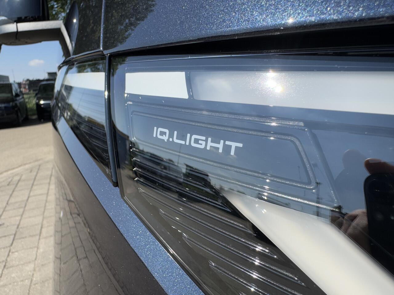 Volkswagen ID. Buzz Cargo Bulli edition 340PK 4MOTION | Trekhaak 1.800KG trekken | 2 zits | 360 graden camera |