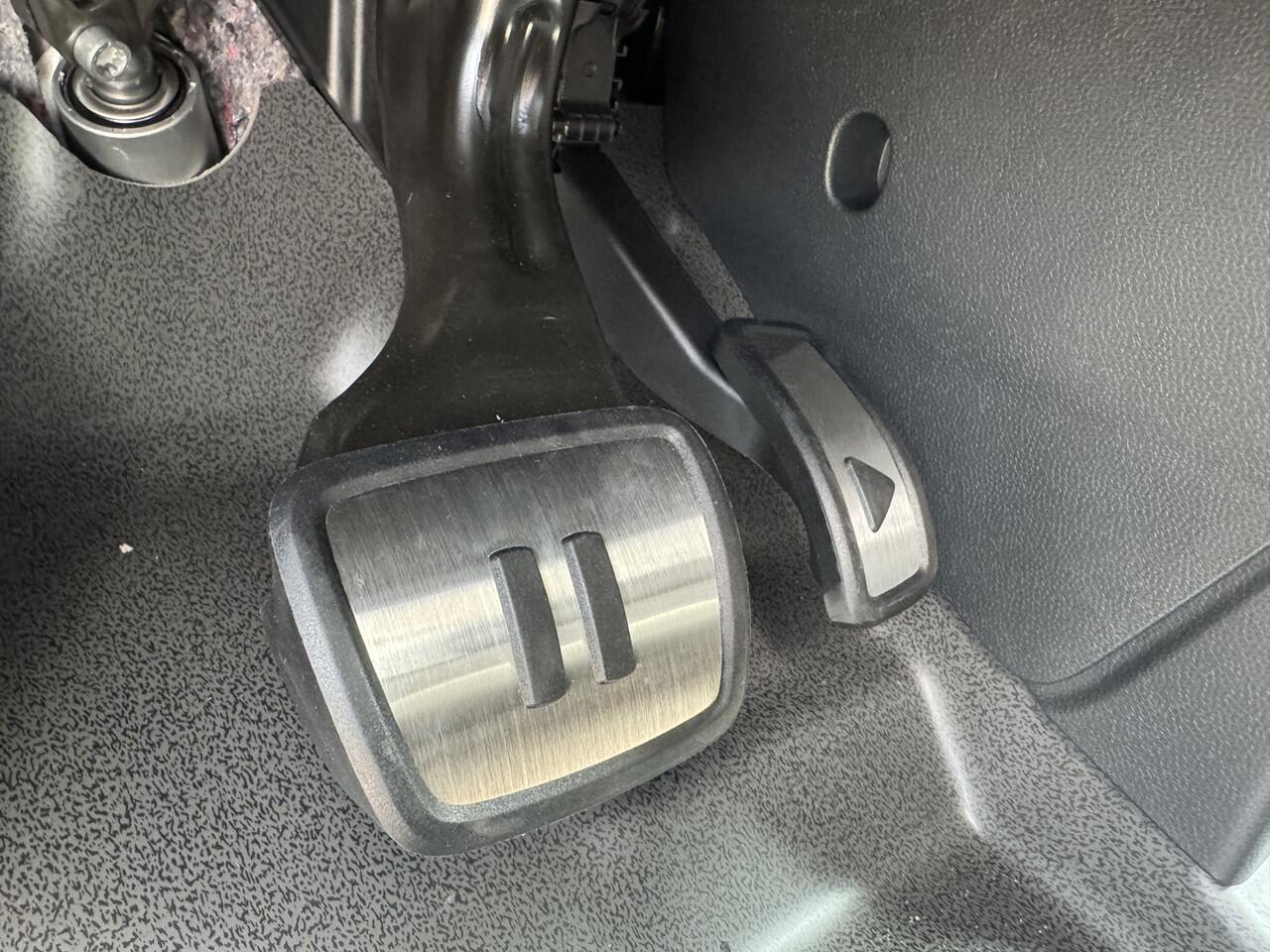 Volkswagen ID. Buzz Cargo LEASE EDITION **850EU per maand!** 79 kWh 286 PK | Trekhaak | 3 Zits | App Connect | Camera