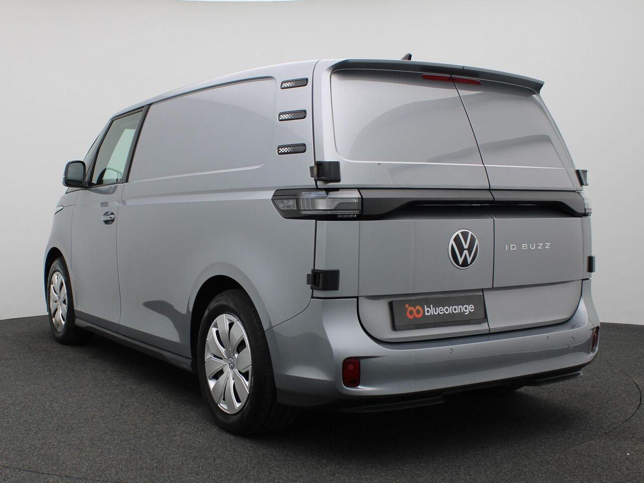 Volkswagen ID. Buzz Cargo Economy Business 77 kWh 204PK Aut. SOH 97%, Thermo King Vriesinstallatie, Travel Assist, PDC voor + achter, Voorruitverwarming, Best.stoel verwarmd, Achterdeuren, Navi via apple carplay/android auto