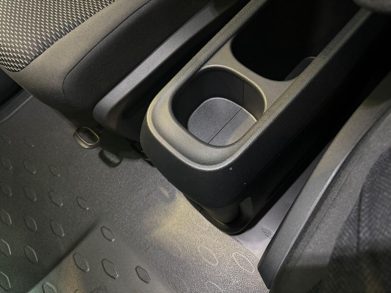 Volkswagen ID. Buzz Cargo Bedrijfswagens Anniversary Edition Elektromotor 210 kW (286 pk) | Anniversary Edition | Achterlichten LED, luxe uitgevoerd incl. dynamische knipperlichten | Hoge scheidingswand met vaste ruit en dimbare binnenspiegel | Bluetooth telefoonvoorbereiding incl