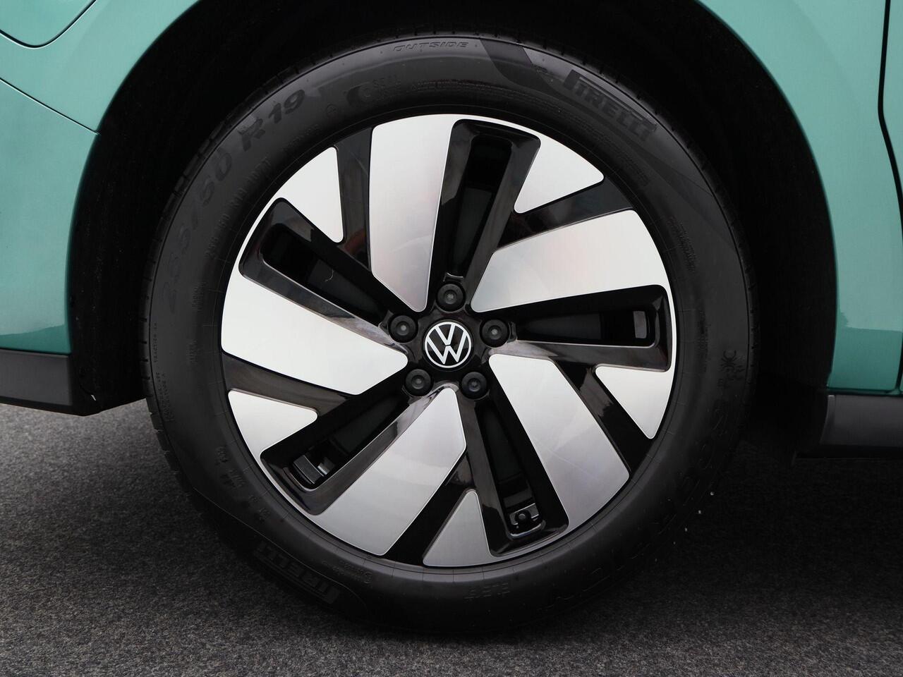 Volkswagen ID. Buzz Cargo Bedrijfswagens Anniversary Edition 286 pk 79kWh | LED Matrix | Comfort pakket | 20" Lichtmetaal |