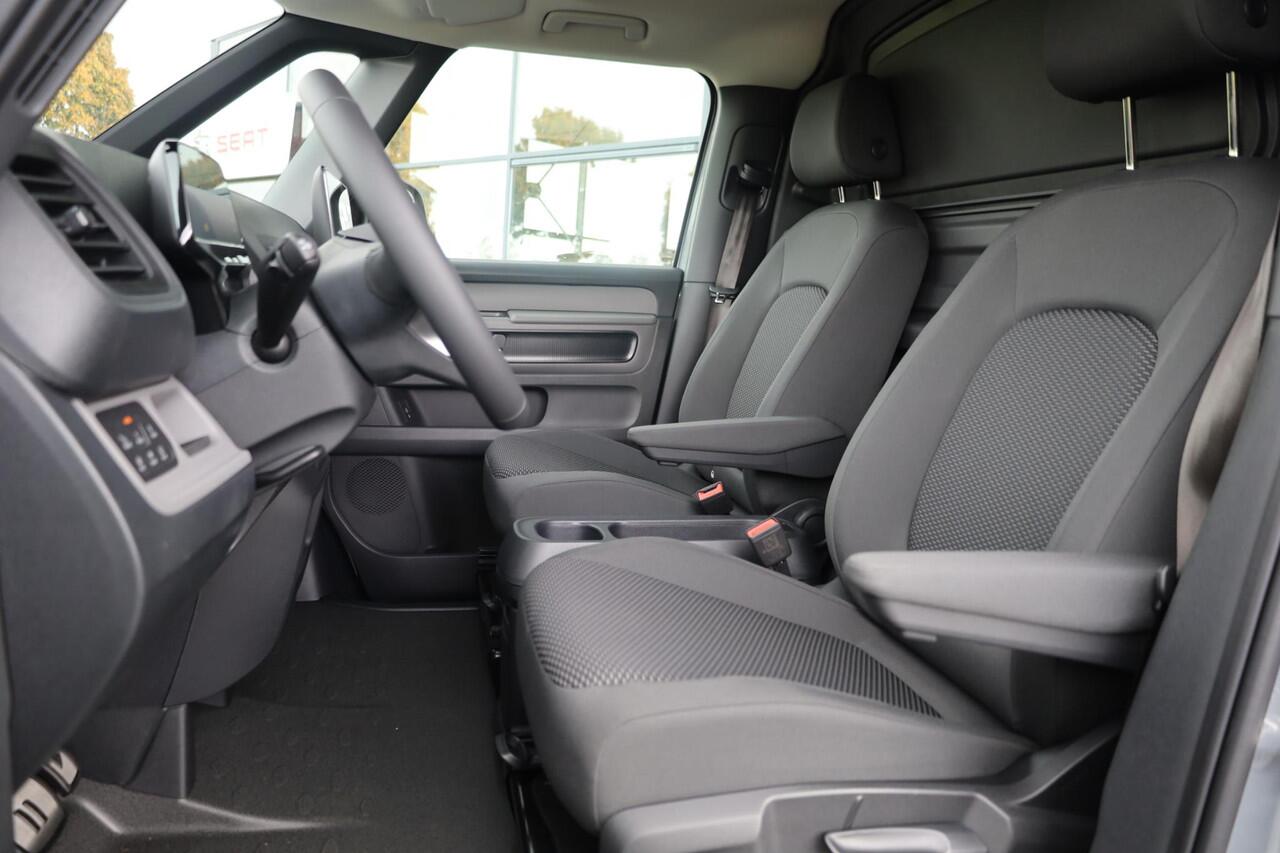 Volkswagen ID. Buzz Cargo Anniversary Edition 79 kWh achterdeuren 2 x schuifdeur 360 graden camera climatronic 2 zone 2 x voorstoel met armleuning multimedia pakket plus open en close pakket met keyless entry alarm trekhaak