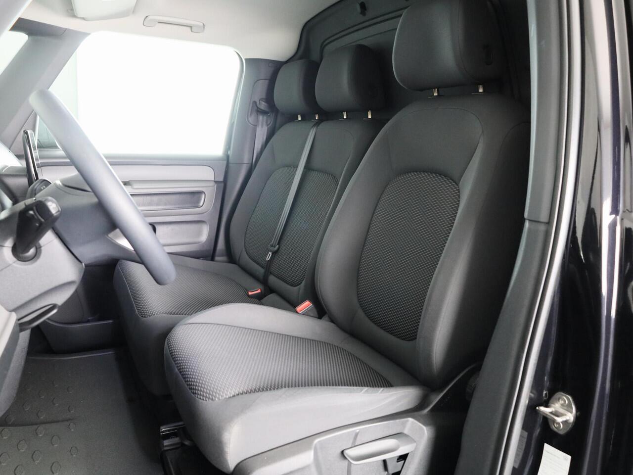 Volkswagen ID. Buzz Cargo 77 kWh 204PK | Navigatie | Trekhaak | Verwarmde voorruit |