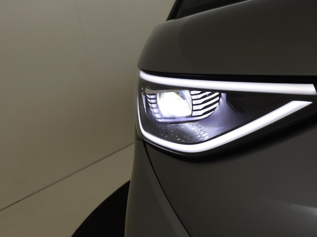 Volkswagen ID. Buzz Cargo Bedrijfswagens Bulli Edition Elektromotor 210 kW (286 pk) 79 kWh | 20" Velgen | Styling pakket | Open & Close Pakket Plus | Hoge scheidingswand met vaste ruit en dimbare binnenspiegel | Trekhaak, elektrisch uitklapbaar, mechanisch inklapbaar | Verlichte s