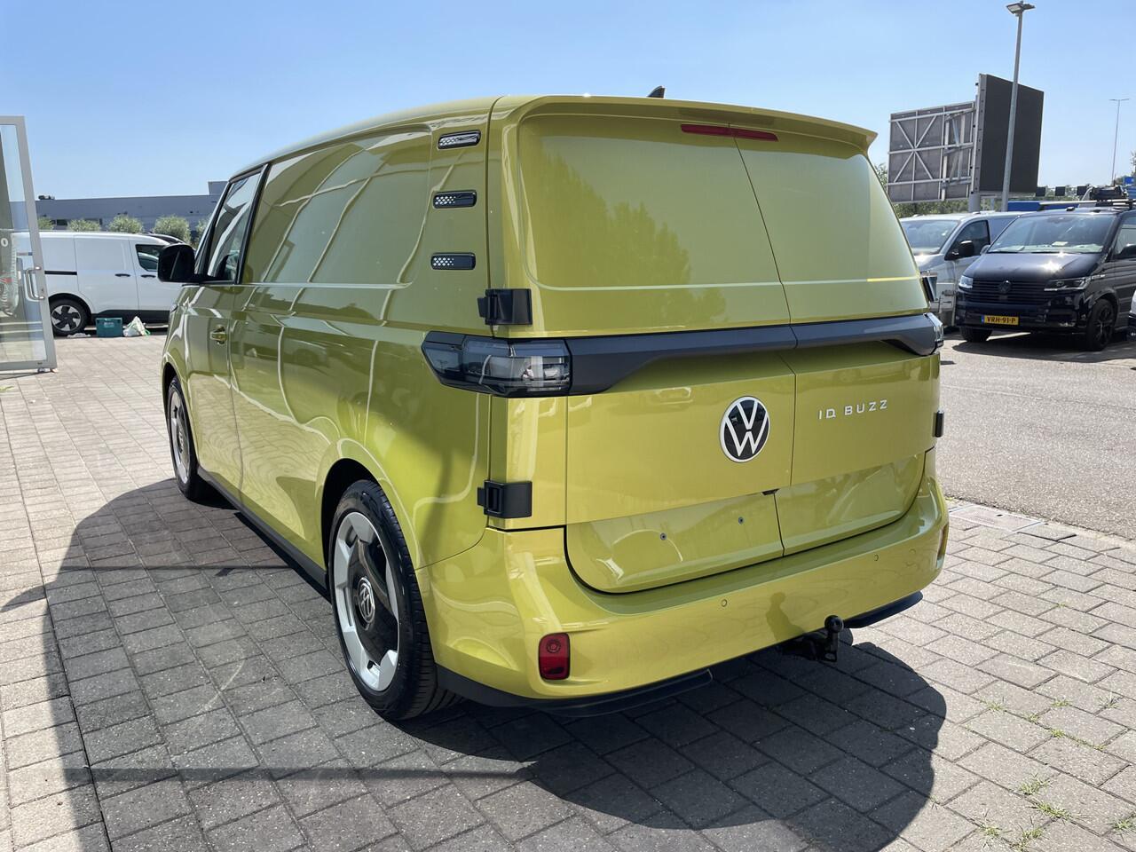 Volkswagen ID. Buzz Cargo Bulli edition 79 kWh Actieprijs! | 360 Camera | App Connect | Trekhaak | 3 Zits