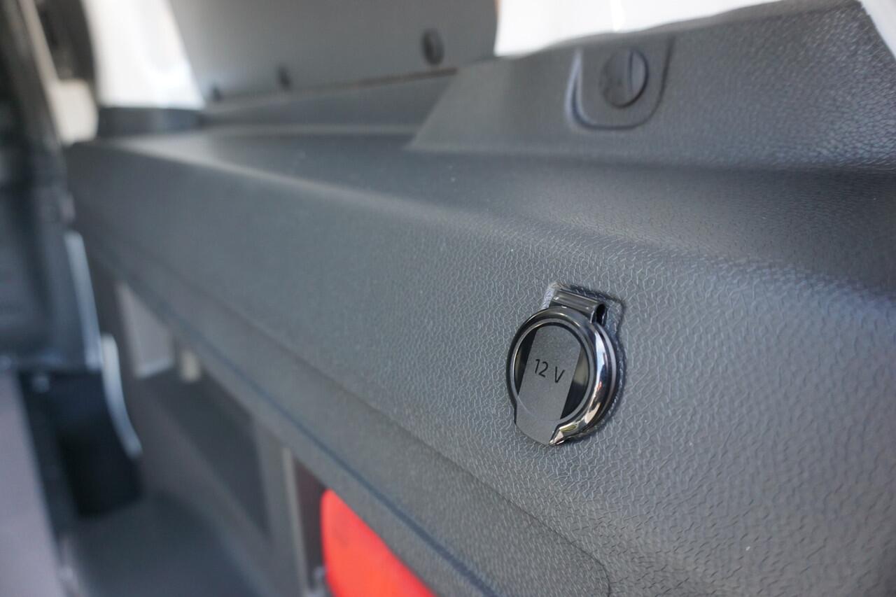 Volkswagen ID. Buzz Cargo 182 kWh Accu 286 PK Achterdeuren Nieuw model 3-Zits Camera Trekhaak Cruise Standkachel Apple Carplay