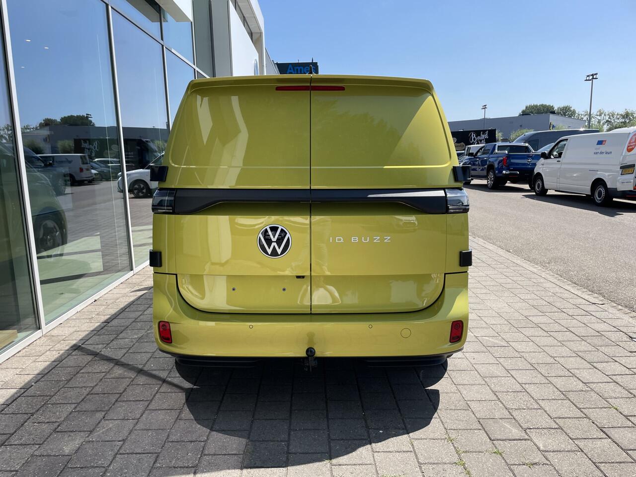 Volkswagen ID. Buzz Cargo Bulli edition 79 kWh Actieprijs! | 360 Camera | App Connect | Trekhaak | 3 Zits