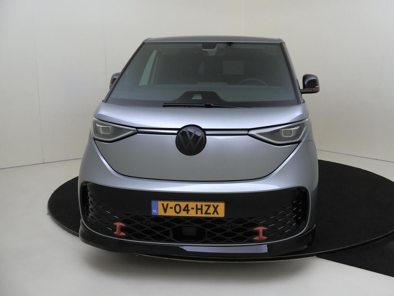 Volkswagen ID. Buzz Cargo Bedrijfswagens Bulli Edition Elektromotor 210 kW (286 pk) 79 kWh | 20" Velgen | Styling pakket | Open & Close Pakket Plus | Hoge scheidingswand met vaste ruit en dimbare binnenspiegel | Trekhaak, elektrisch uitklapbaar, mechanisch inklapbaar | Verlichte s