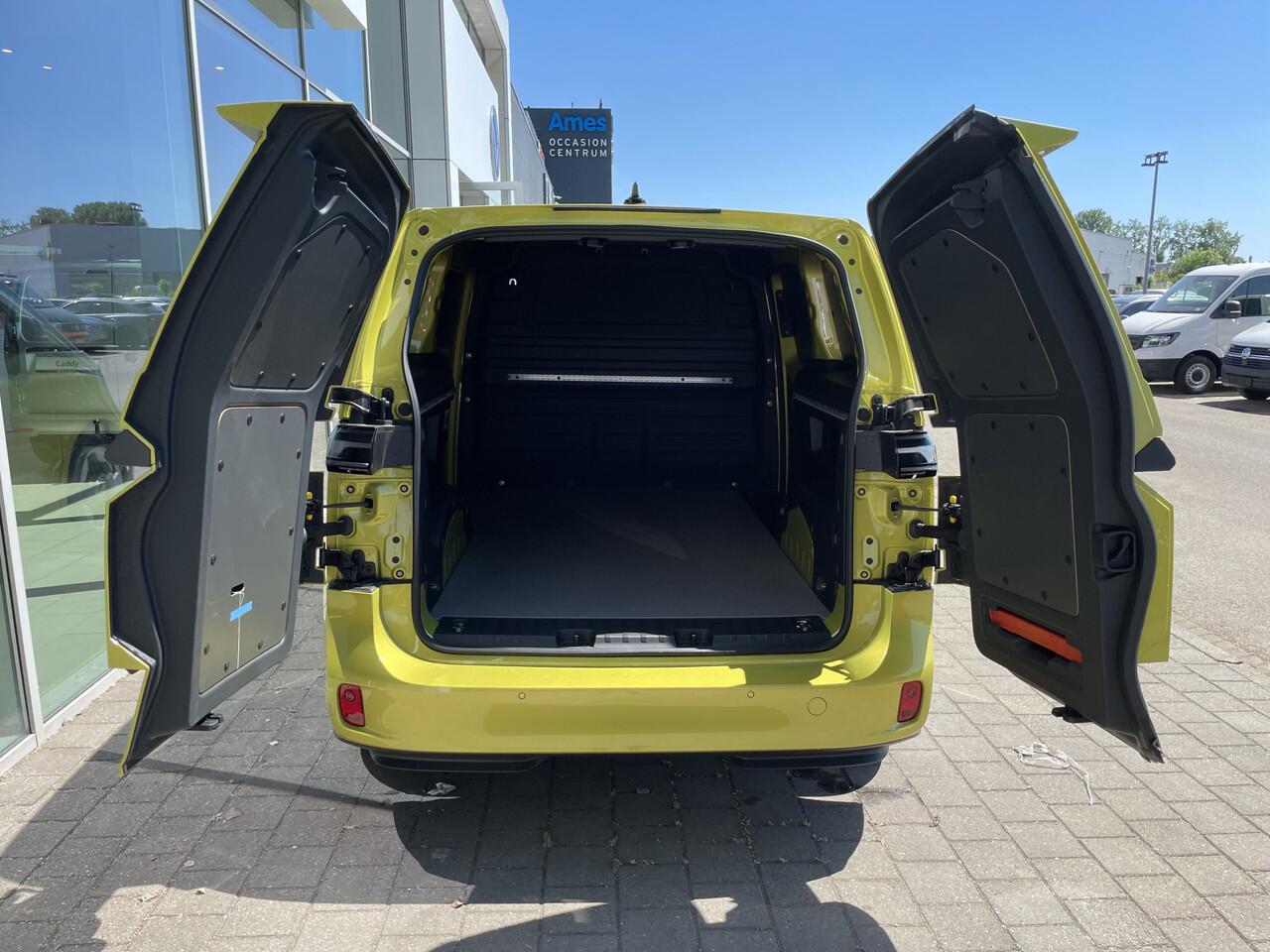 Volkswagen ID. Buzz Cargo Bulli edition 79 kWh Actieprijs! | 360 Camera | App Connect | Trekhaak | 3 Zits