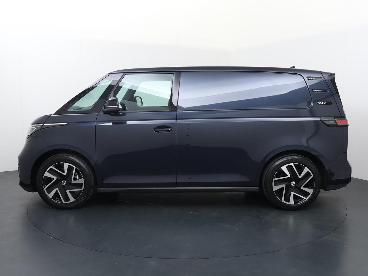 Volkswagen ID. Buzz Cargo Bedrijfswagens Bulli Edition Elektromotor 210 kW (286 pk) 2988 mm DEMO | IQ LED | Elektrische Schuifdeur + Achterklep | Navigatie Apple Carplay | PDC V+A + Camera | 2x Comfortstoelen + Armleuningen | Trekhaak Wegklapbaar