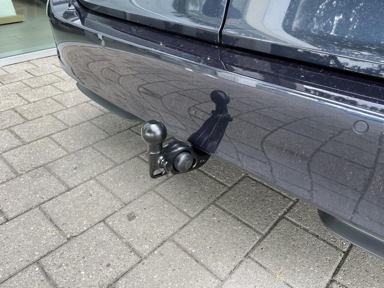 Volkswagen ID. Buzz Cargo Anniversary Edition 79 kWh 4MOTION 340 PK | Trekhaak 1.800KG trekken | 360 graden camera | Achterdeuren