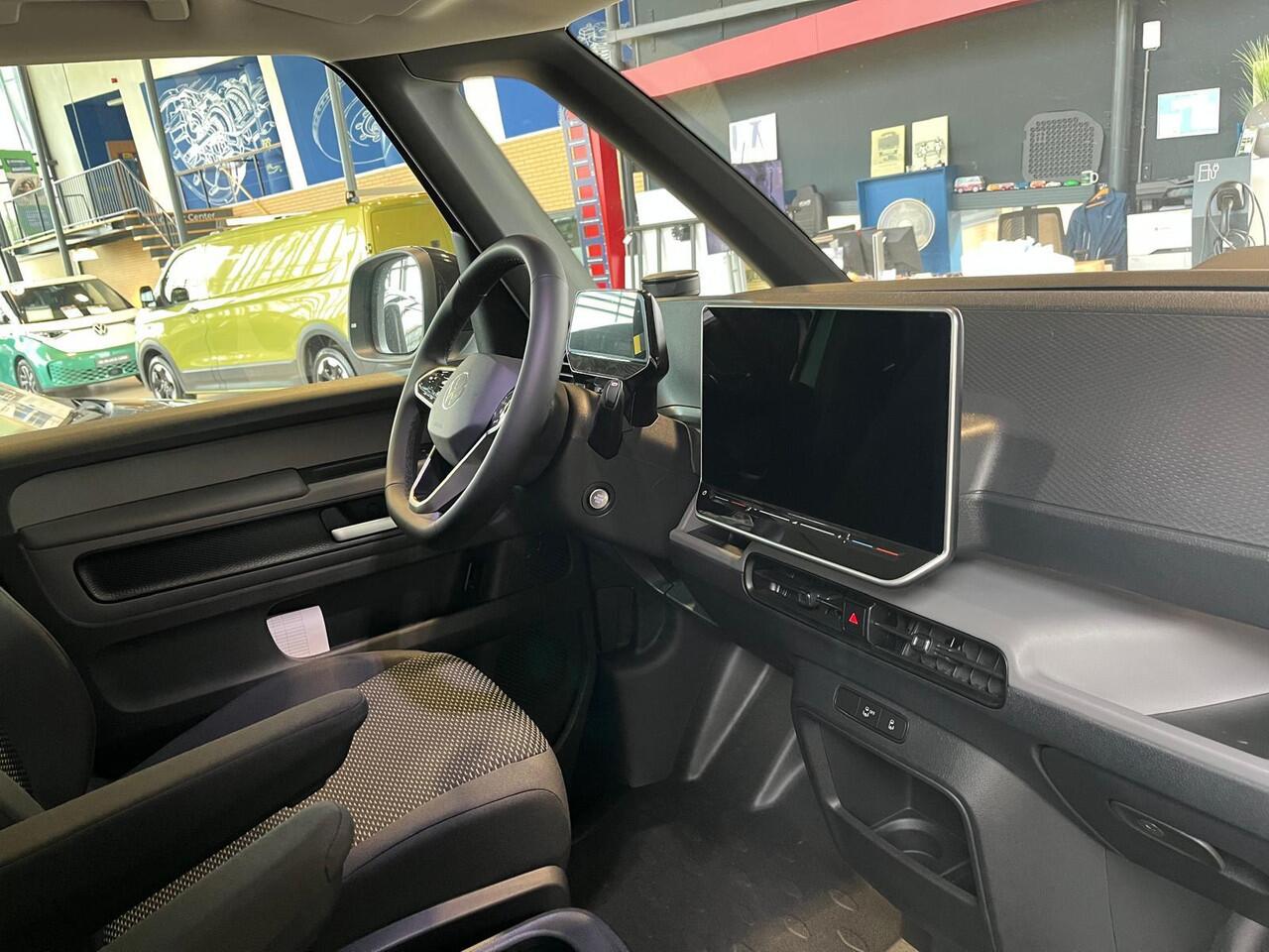 Volkswagen ID. Buzz Cargo Bedrijfswagens Anniversary Edition Elektromotor 4M 250kW (340 pk) | 4 Motion | Elektrische schuifdeur rechts | Open en close plus pakket | DAB+ | Achteruitrijcamera | Achterlichten LED | Bijrijdersstoel in plaats van bijrijdersbank inclusief ISOFIX |