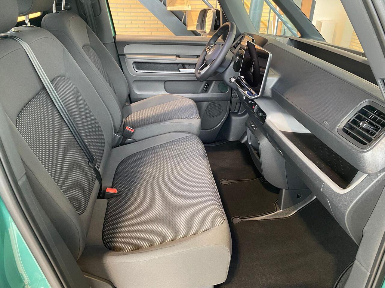 Volkswagen ID. Buzz Cargo Bedrijfswagens Anniversary Edition Elektromotor 4M 250kW (340 pk) | 4 Motion | Elektrische schuifdeur links en rechts | Open en close plus pakket | DAB+ | Achteruitrijcamera | Achterlichten LED |