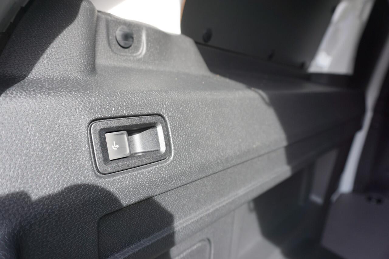 Volkswagen ID. Buzz Cargo 182 kWh Accu 286 PK Achterdeuren Nieuw model 3-Zits Camera Trekhaak Cruise Standkachel Apple Carplay