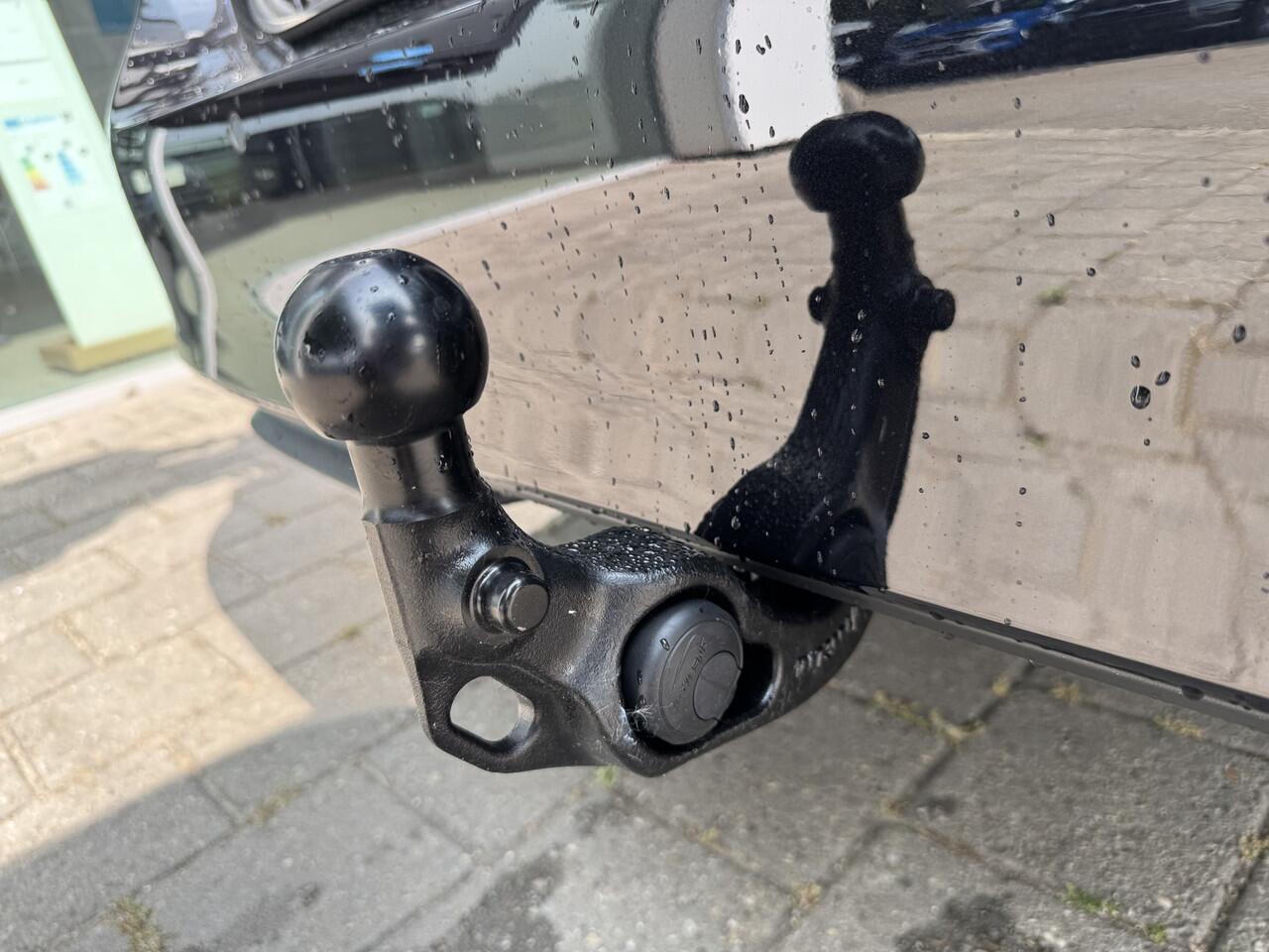 Volkswagen ID. Buzz Cargo LEASE EDITION **850EU per maand!** 79 kWh 286 PK | Trekhaak | 3 Zits | App Connect | Camera