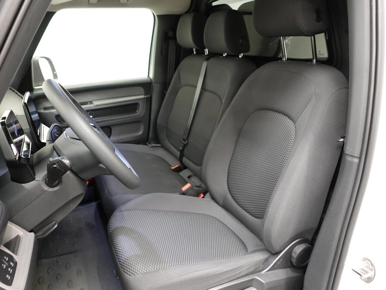 Volkswagen ID. Buzz Cargo 77 kWh 204pk Trekhaak 3zits LED Cruise control Navigatie/ Apple Carplay Achterklep