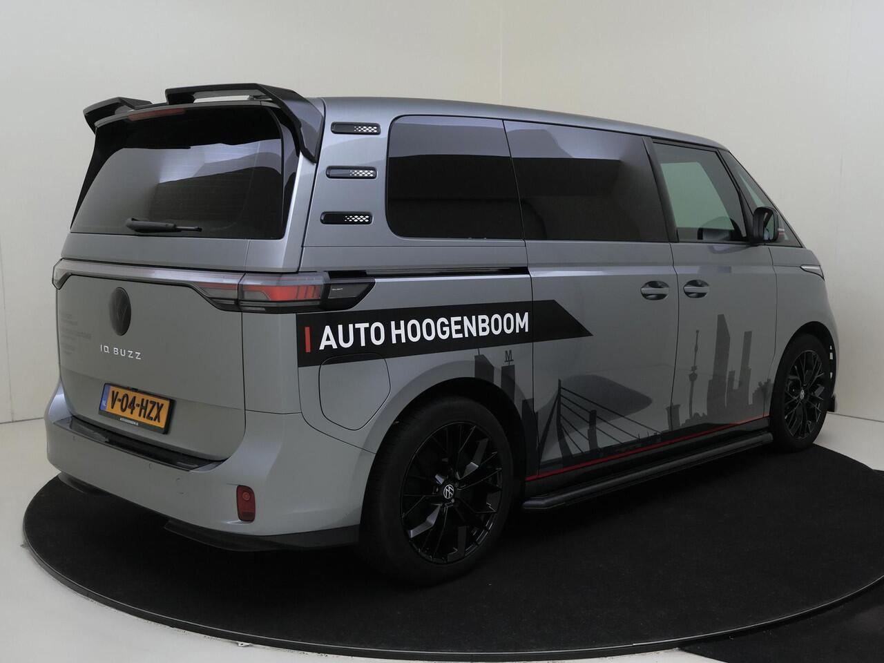 Volkswagen ID. Buzz Cargo Bedrijfswagens Bulli Edition Elektromotor 210 kW (286 pk) 79 kWh | 20" Velgen | Styling pakket | Open & Close Pakket Plus | Hoge scheidingswand met vaste ruit en dimbare binnenspiegel | Trekhaak, elektrisch uitklapbaar, mechanisch inklapbaar | Verlichte s