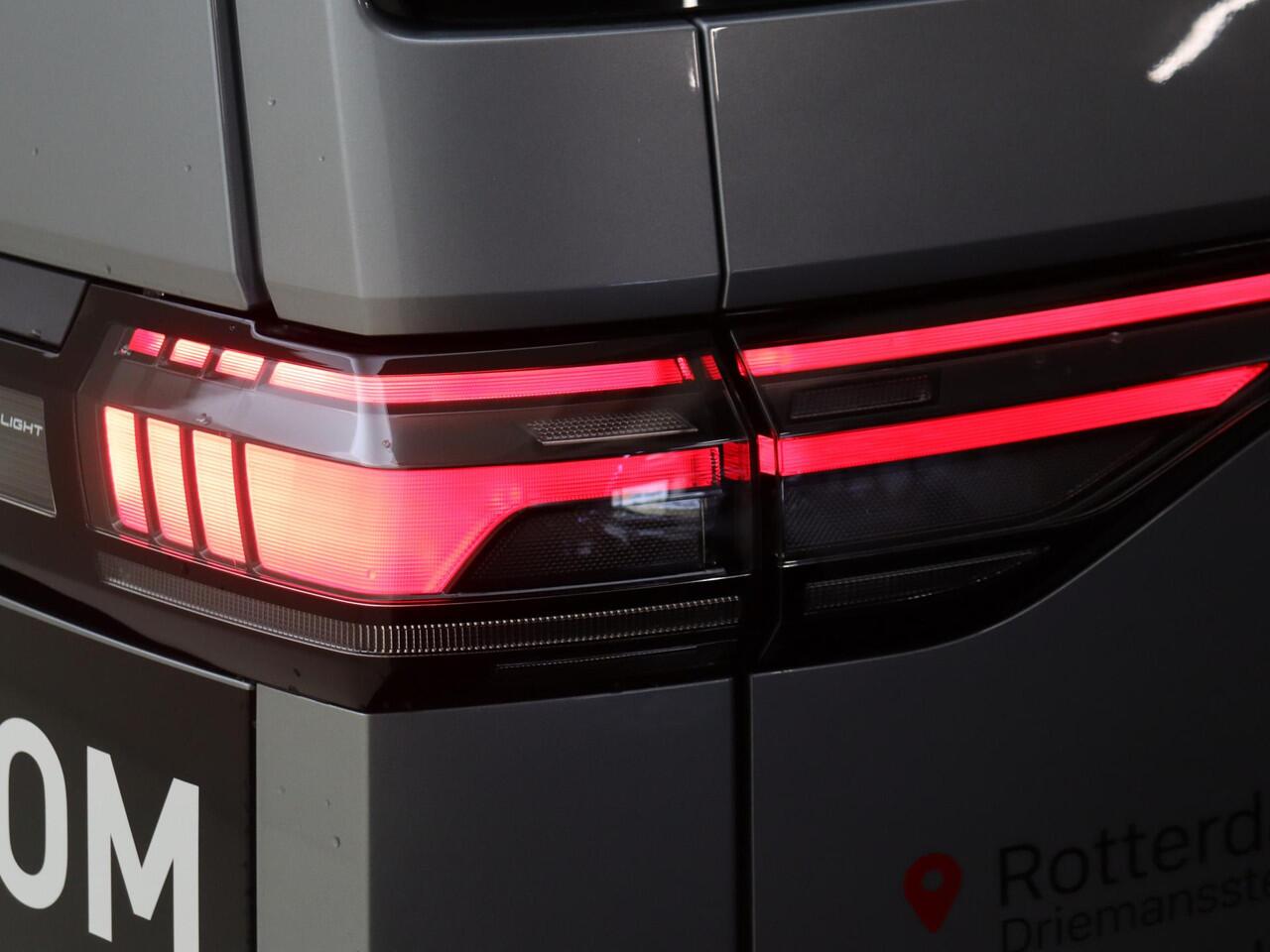 Volkswagen ID. Buzz Cargo Bedrijfswagens Bulli Edition Elektromotor 210 kW (286 pk) 79 kWh | 20" Velgen | Styling pakket | Open & Close Pakket Plus | Hoge scheidingswand met vaste ruit en dimbare binnenspiegel | Trekhaak, elektrisch uitklapbaar, mechanisch inklapbaar | Verlichte s