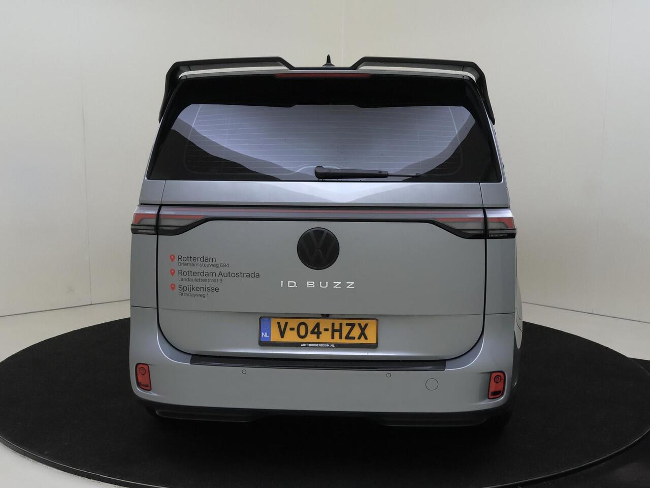 Volkswagen ID. Buzz Cargo Bedrijfswagens Bulli Edition Elektromotor 210 kW (286 pk) 79 kWh | 20" Velgen | Styling pakket | Open & Close Pakket Plus | Hoge scheidingswand met vaste ruit en dimbare binnenspiegel | Trekhaak, elektrisch uitklapbaar, mechanisch inklapbaar | Verlichte s