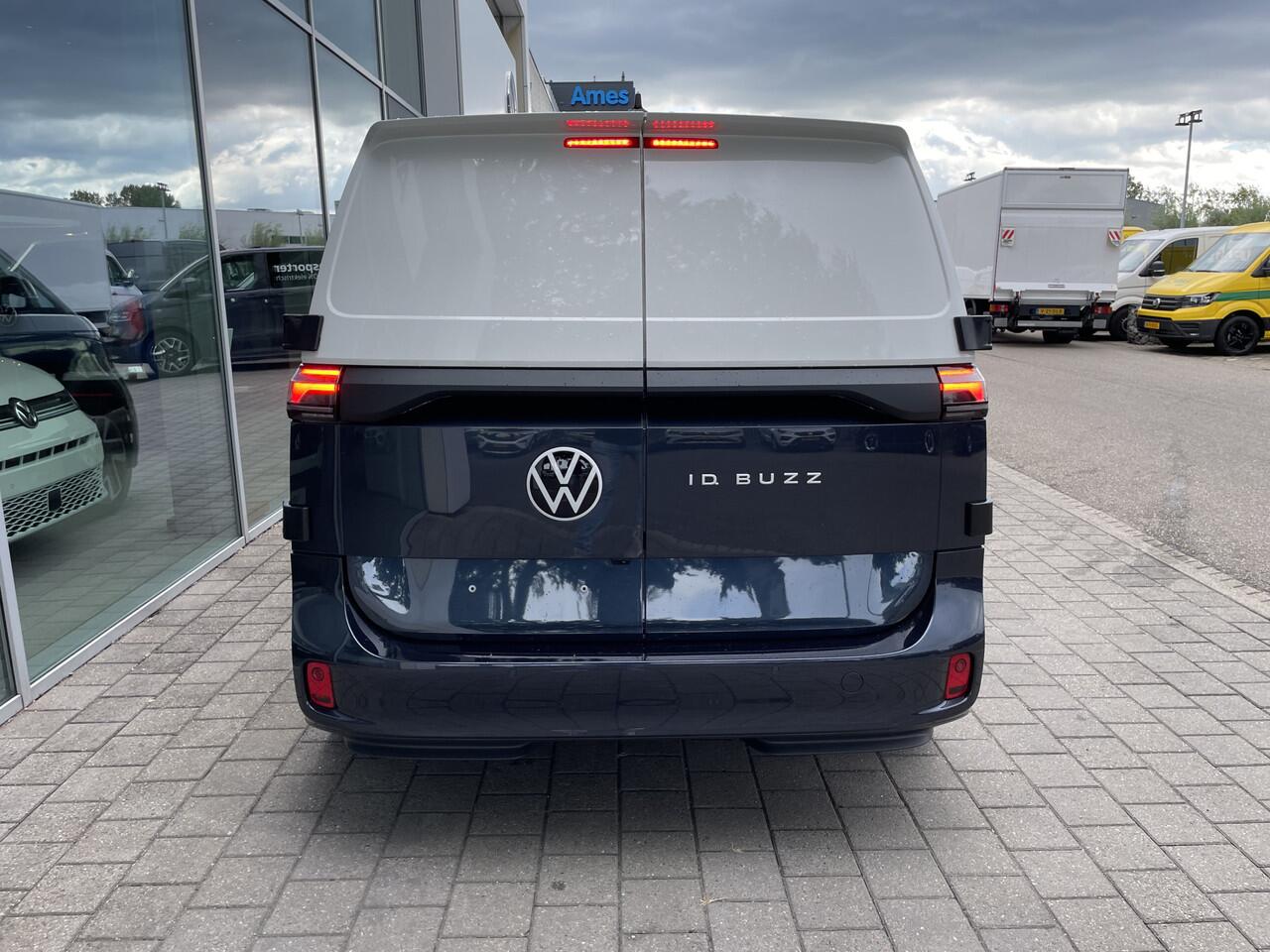 Volkswagen ID. Buzz Cargo Anniversary Edition 79 kWh 4MOTION 340 PK | Trekhaak 1.800KG trekken | 360 graden camera | Achterdeuren