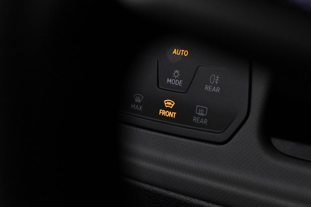 Volkswagen ID. Buzz Cargo 77 kWh 204 pk | Trekhaak | 3-zits | Achteruitrijcamera | Stoelverwarming | Adaptive Cruise | Keyless Entry