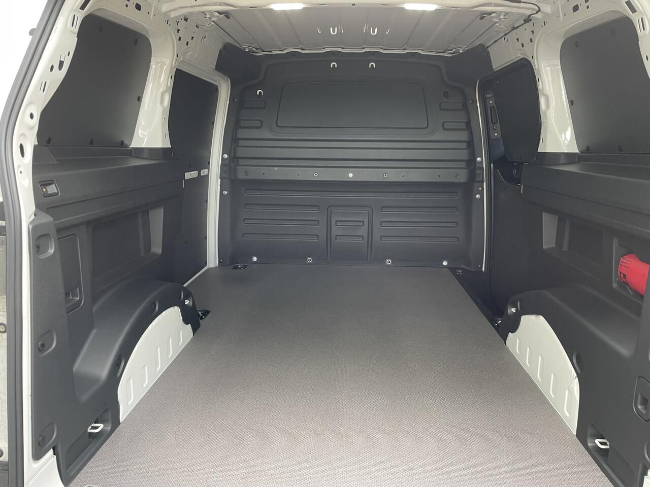 Volkswagen ID. Buzz Cargo Anniversary Edition 79 kWh 4MOTION 340 PK | Trekhaak 1.800KG trekken | 360 graden camera | Achterdeuren