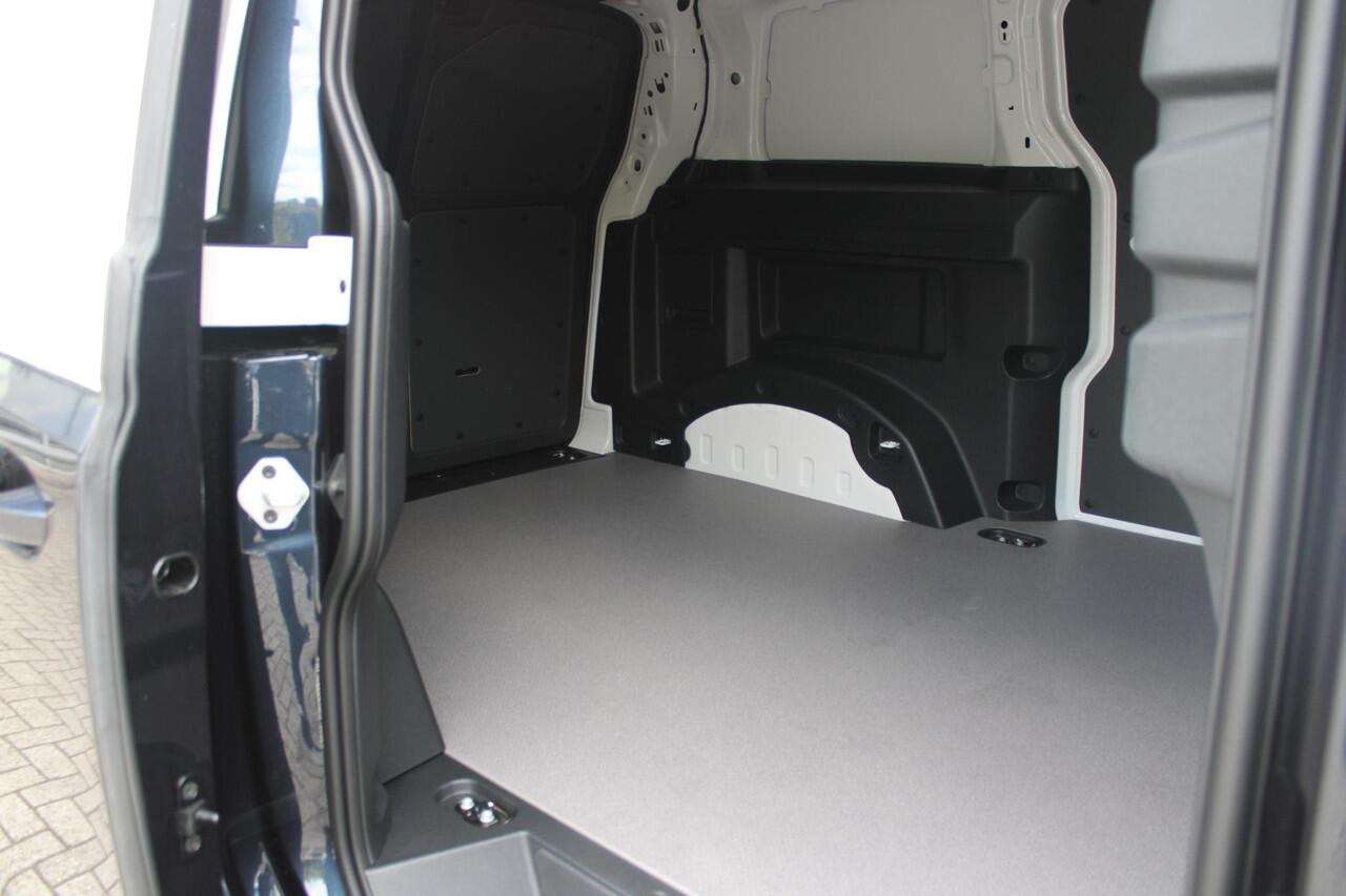 Volkswagen ID. Buzz Cargo 79 kWh | TREKHAAK ELEKTRISCH WEGKLAPBAAR | LAADRUIMTE PAKKET | STOEL/VOORRUIT VERWARMING | ELEKTRISCH BEDIENBARE SCHUIFDEUR | NAVIGATIE DISCOVER PRO | DRAADLOZE APPLE CARPLAY/ANDROID AUTO | CLIMATE CONTROL | ACHTERUITRIJ CAMERA | DODEHOEK DETECTIE | ADAPT